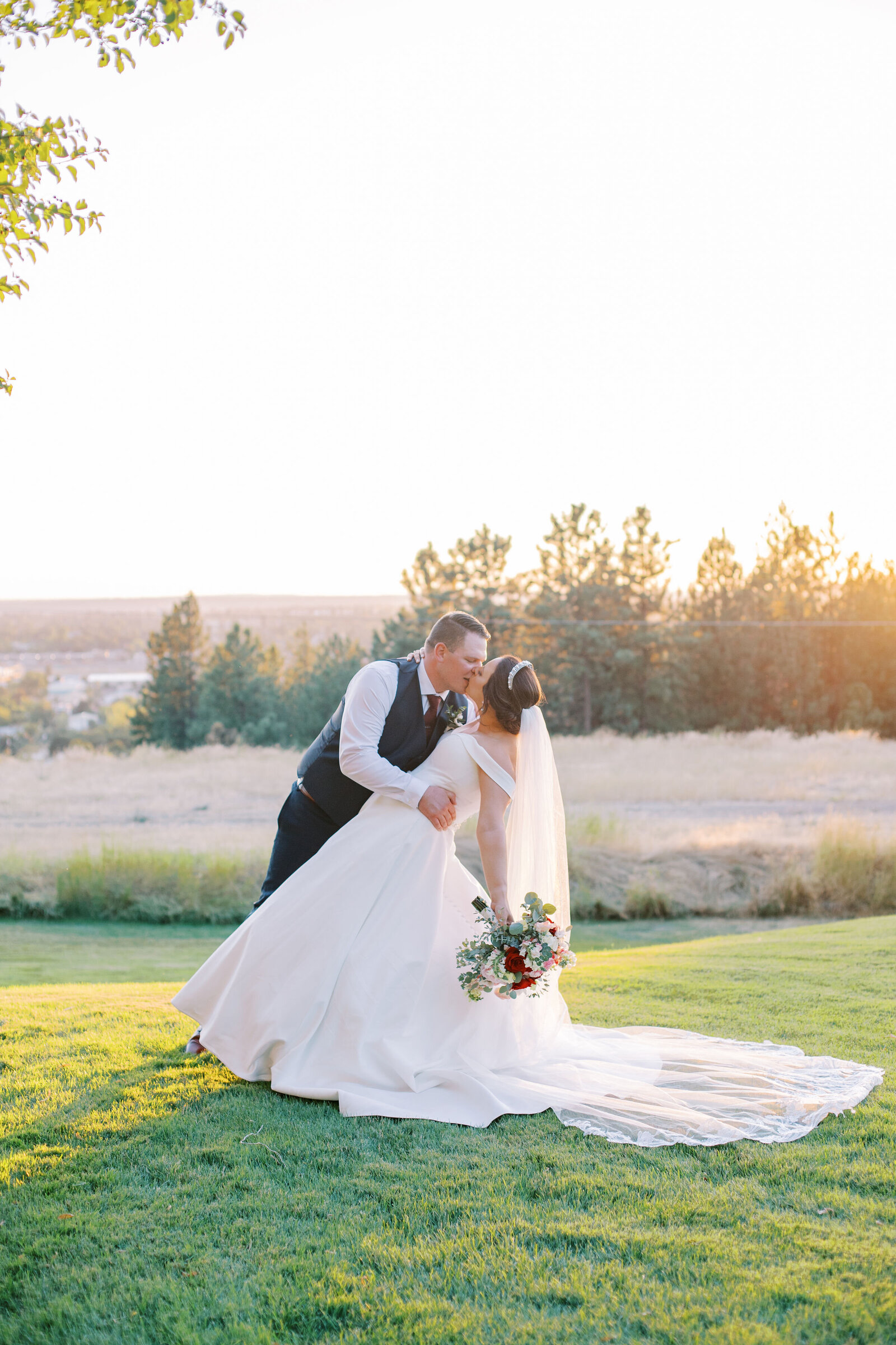 bride and groom kissing to show seo tips for wedding photographers