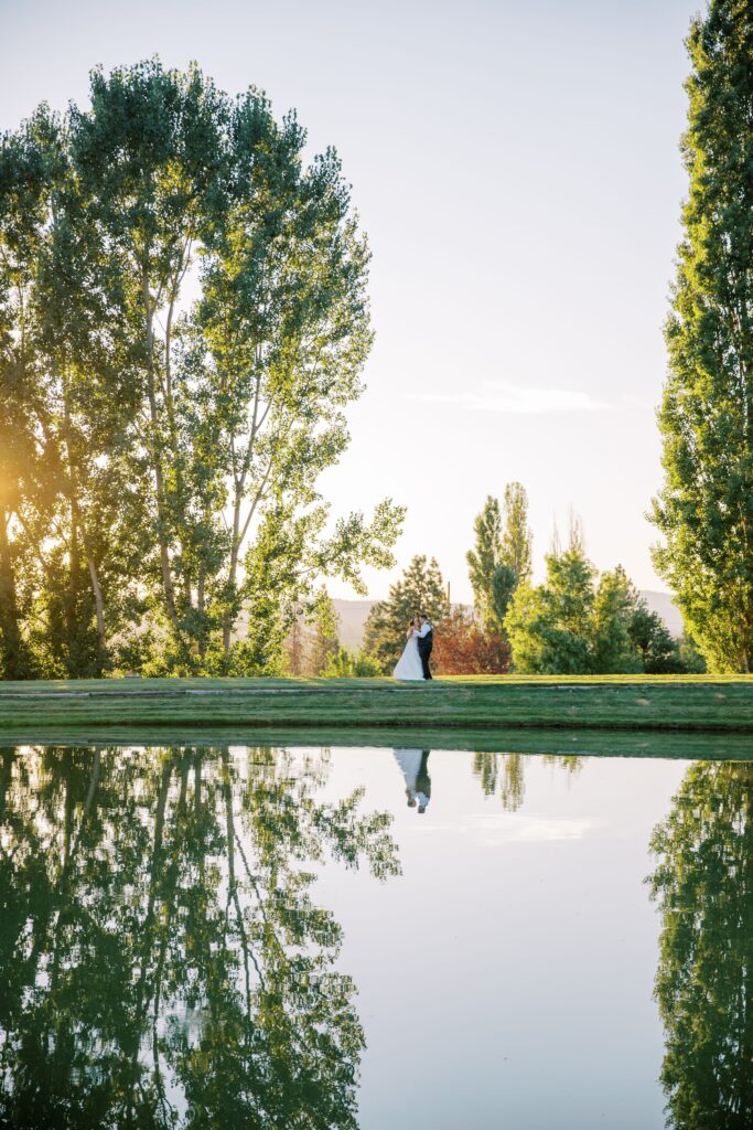 wedding photos to show best keywords for wedding photographers