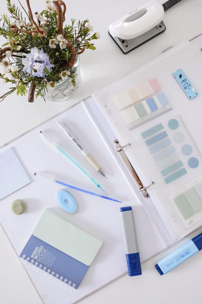 planner laid out to show seo for wedding planners