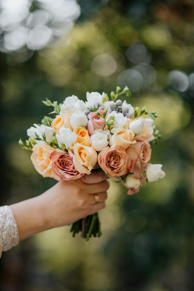 bouquet of flowers to show seo for wedding planners
